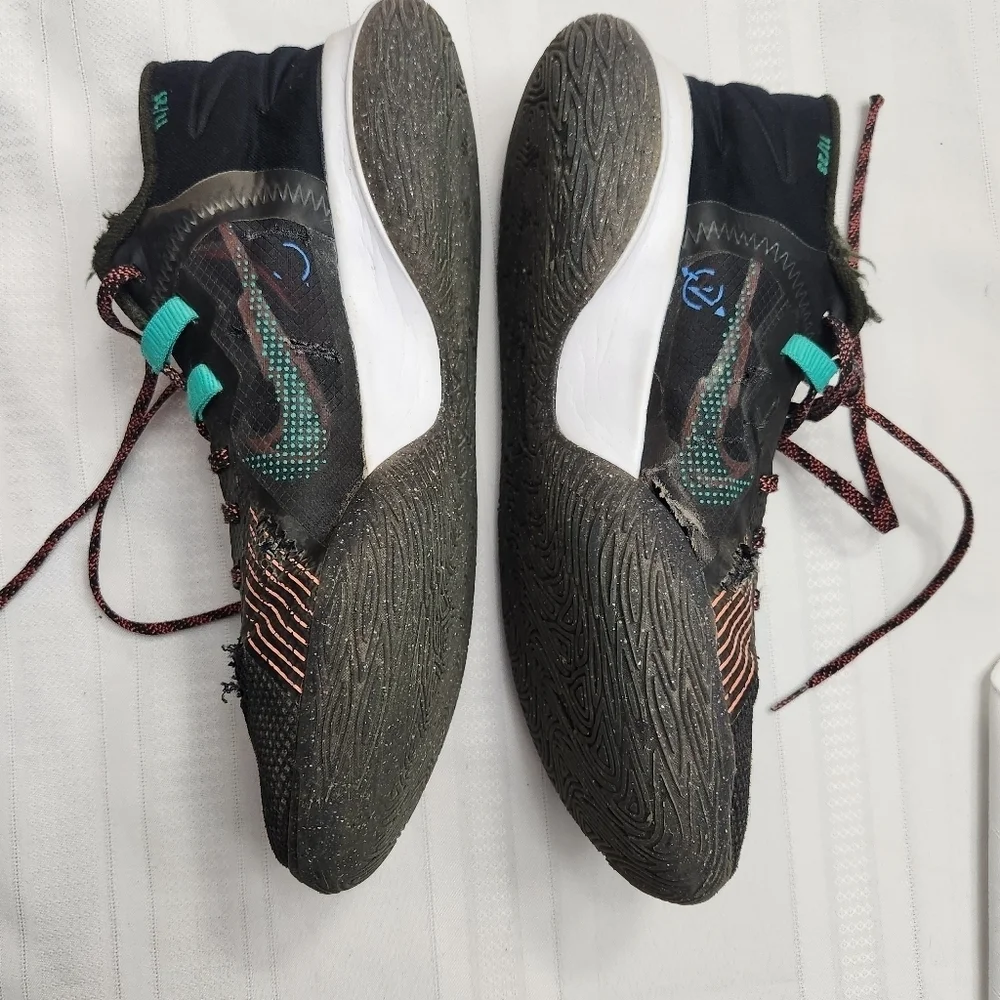 Nike kyrie flytrap V size men's 11.5